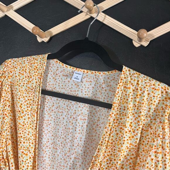 Old Navy Orange Floral‎ Wrap Top Size Medium - Picture 3 of 8